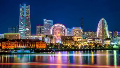 Bing wallpaper June 1, 2022. みなとみらいの夜景, 神奈川 横浜 (© Mytruestory Photography/Getty Images)